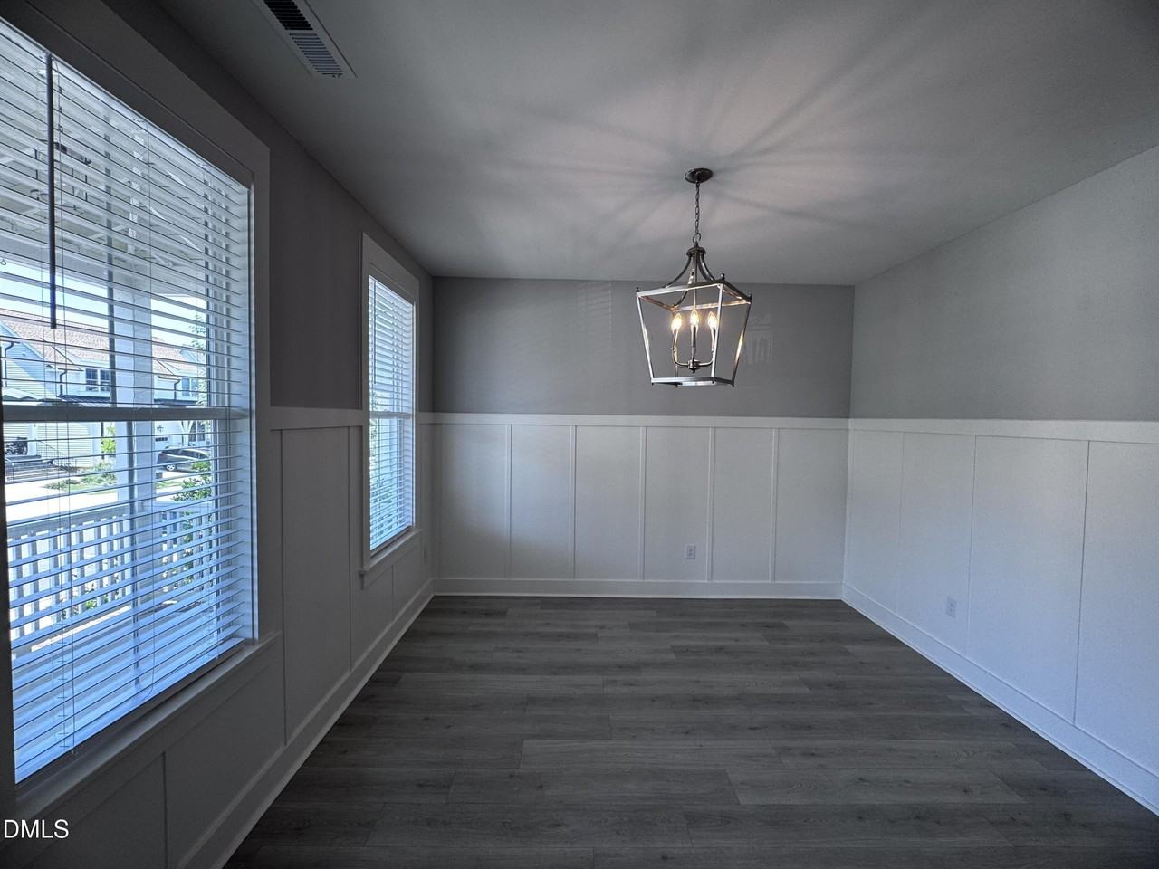 440 Douglas Falls Dr - Photo 3 of 17