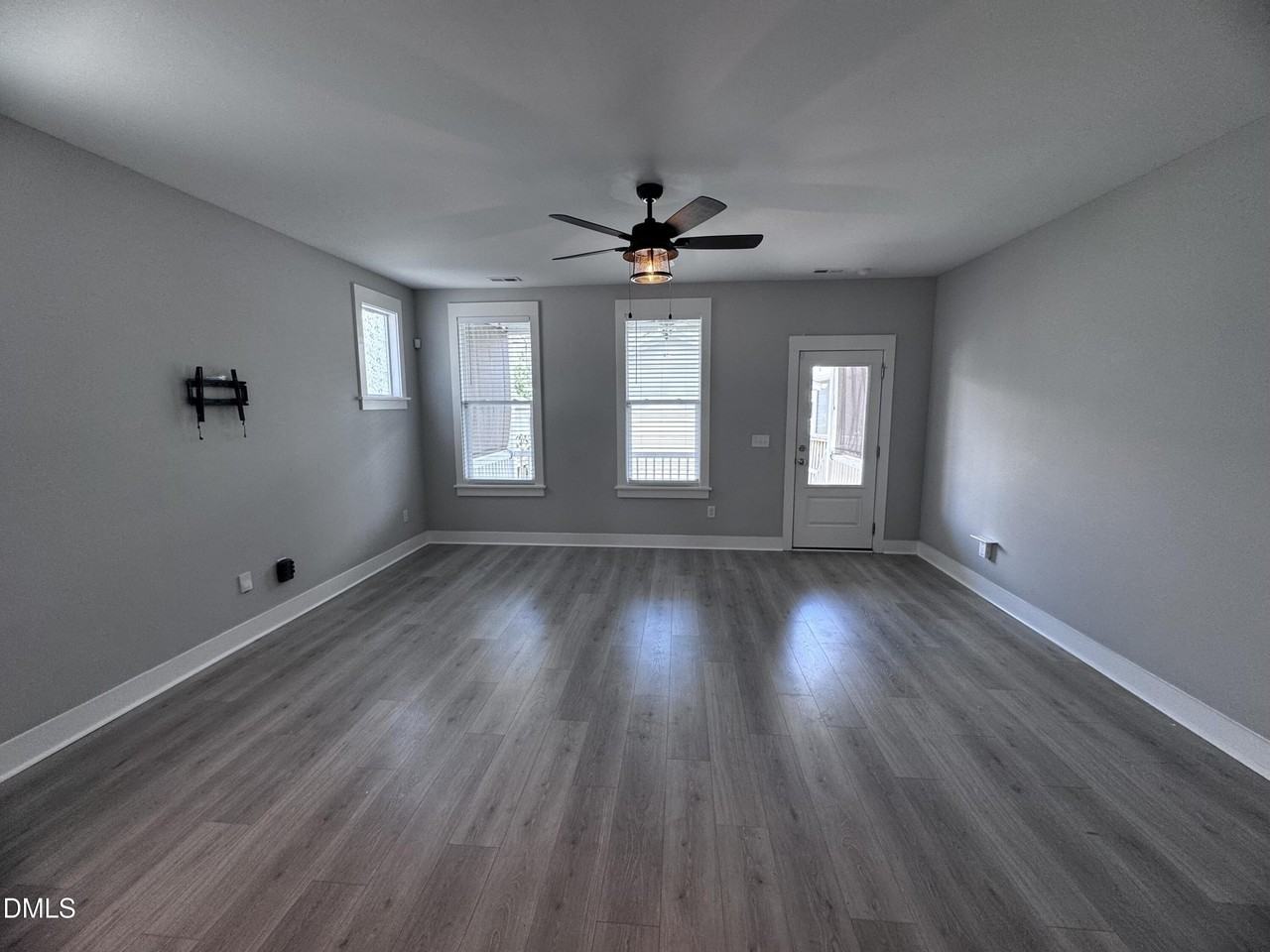 440 Douglas Falls Dr - Photo 4 of 17
