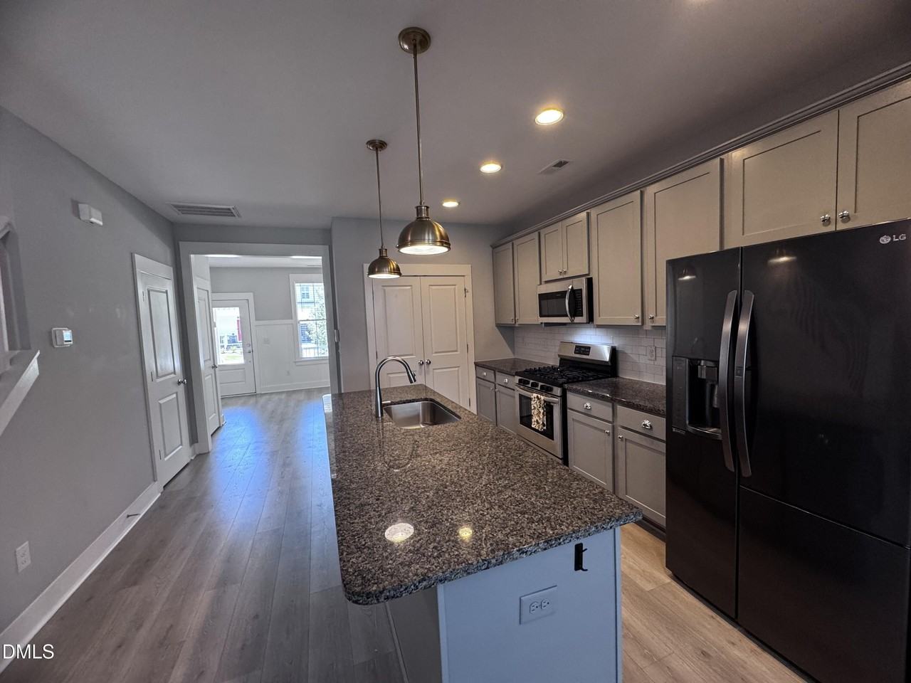 440 Douglas Falls Dr - Photo 7 of 17