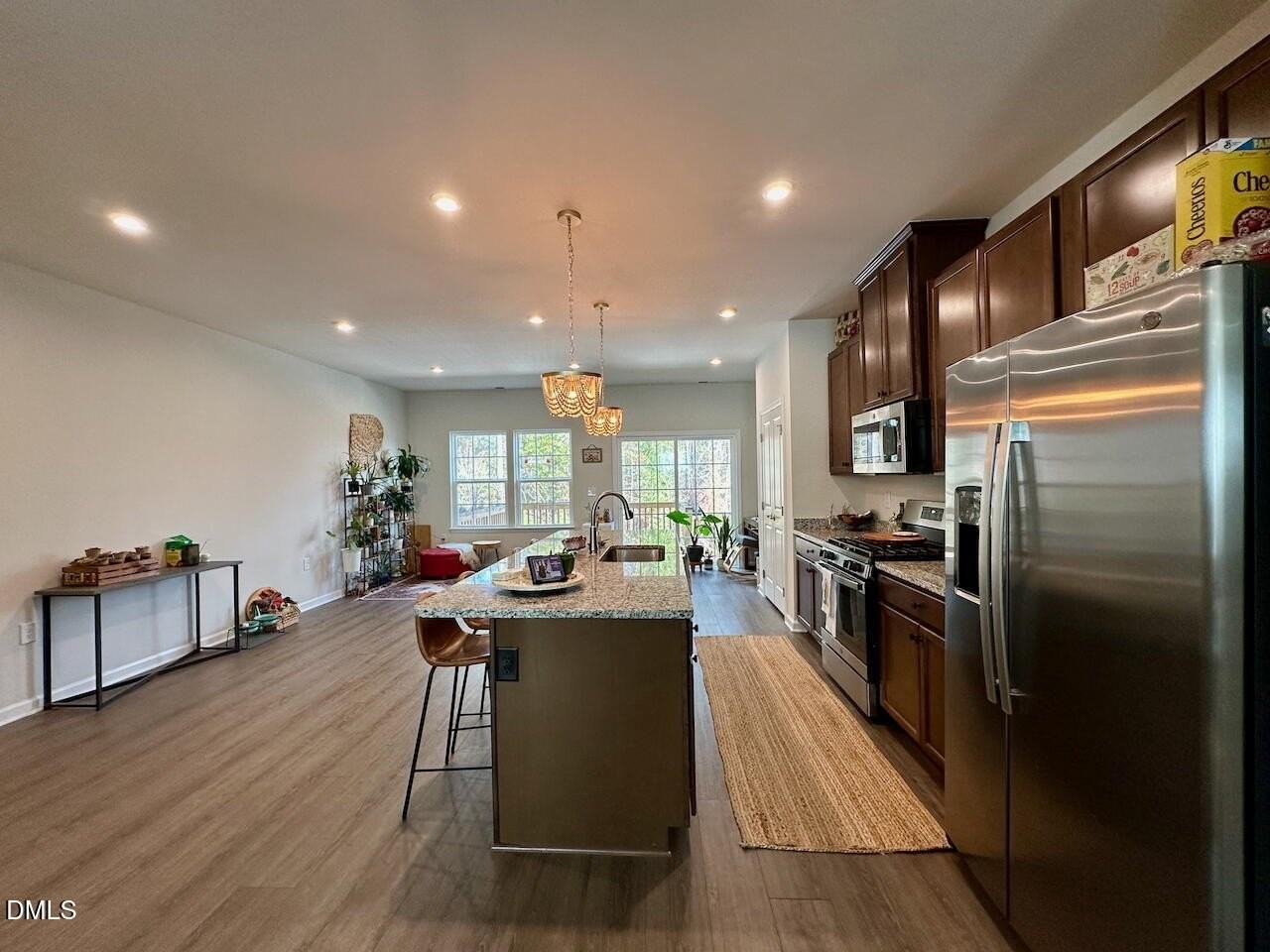 921 Romeria Dr - Photo 3 of 35