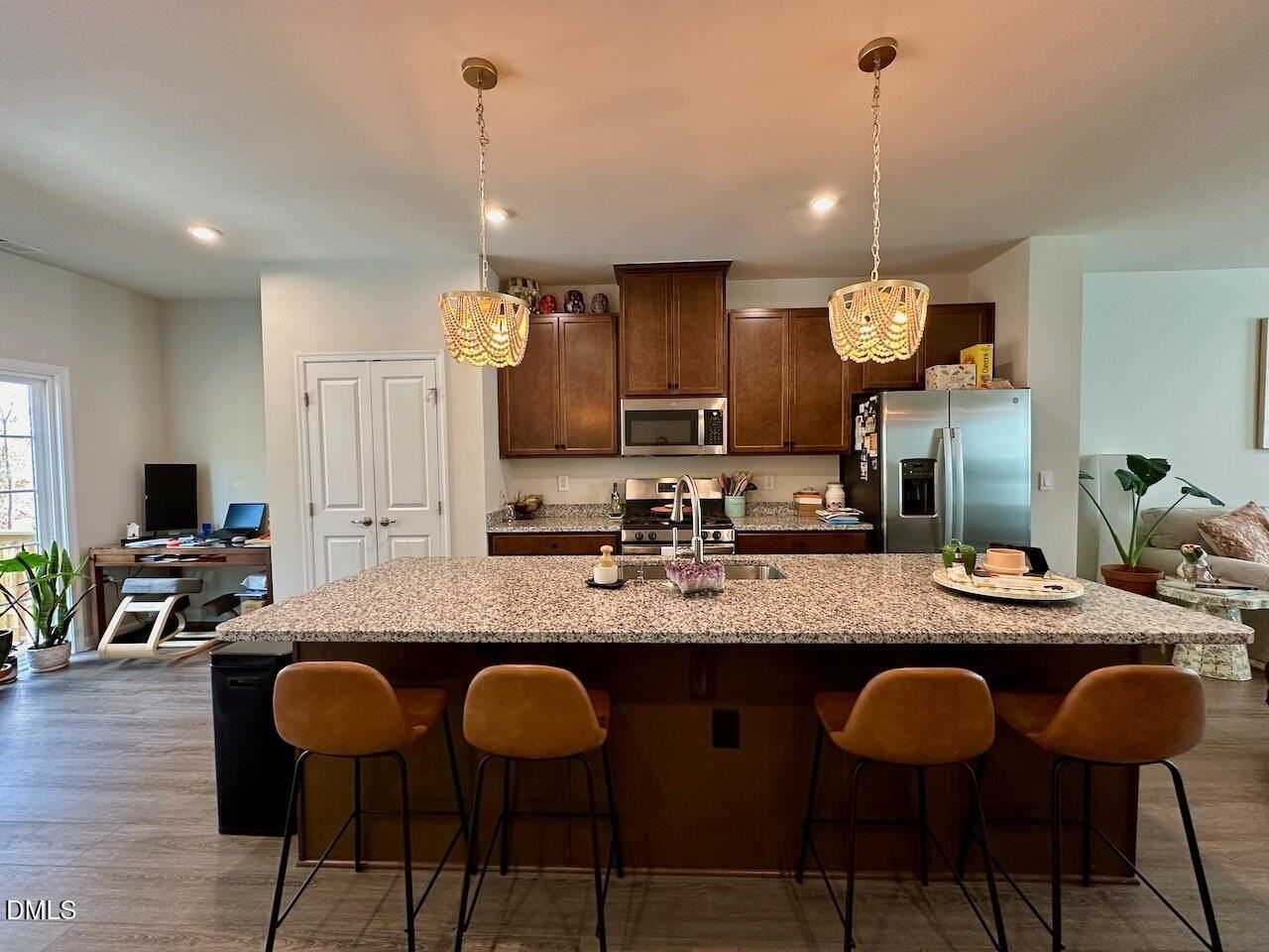 921 Romeria Dr - Photo 4 of 35
