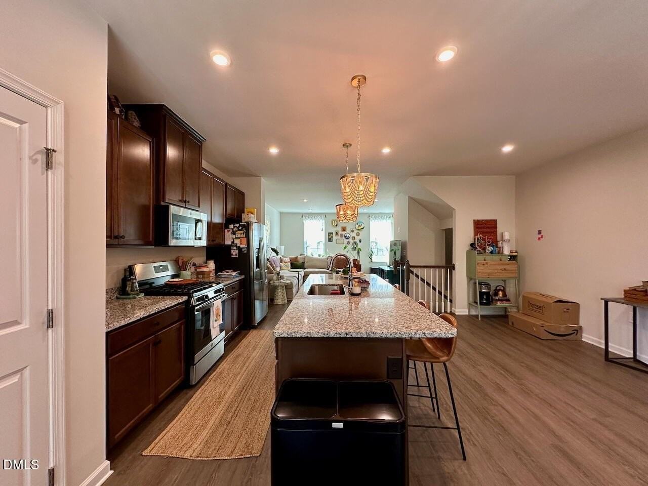 921 Romeria Dr - Photo 5 of 35