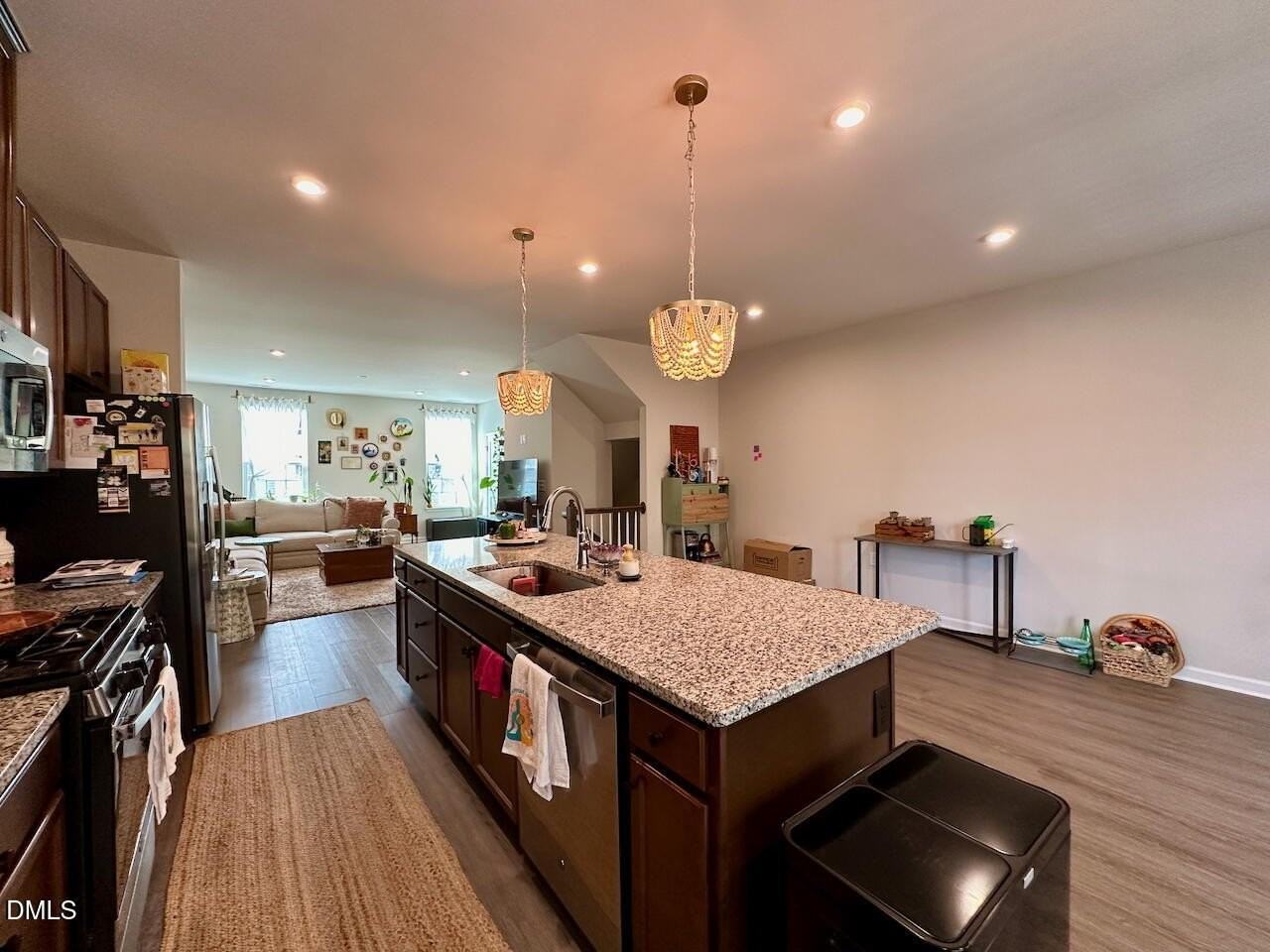 921 Romeria Dr - Photo 6 of 35