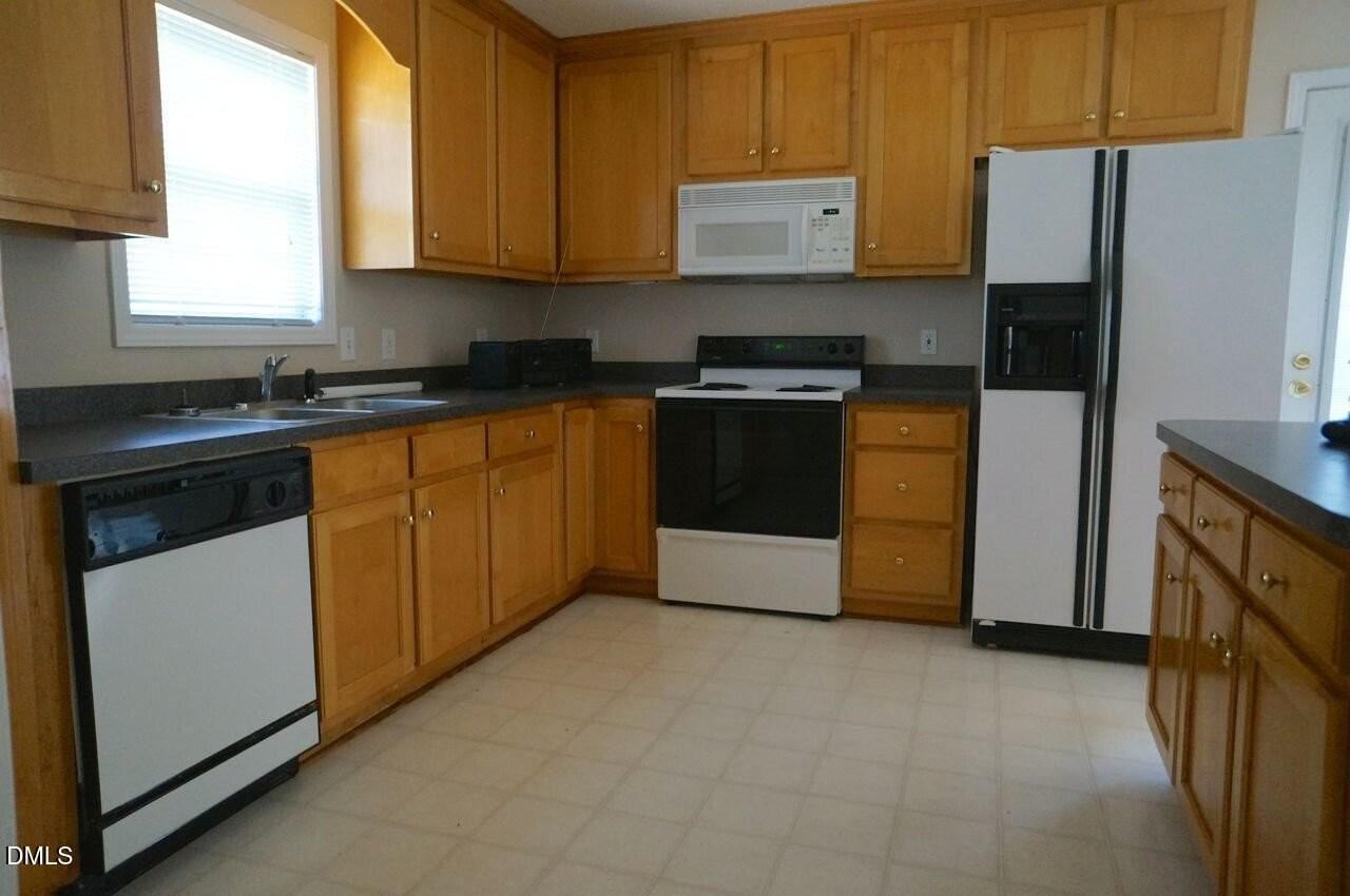 100 Halle Ct - Photo 6 of 21