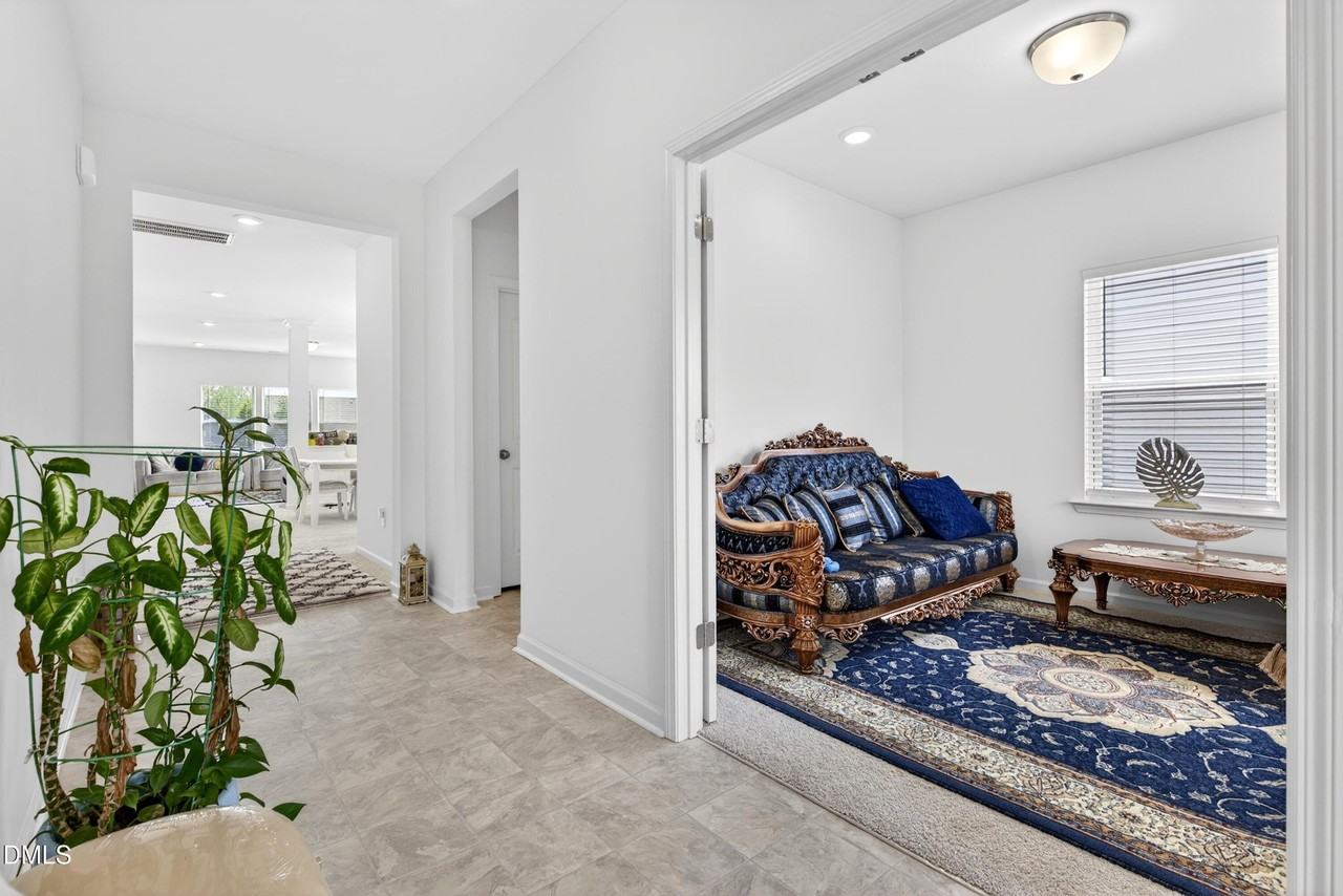 54 Horseshoe Pl - Photo 3 of 28