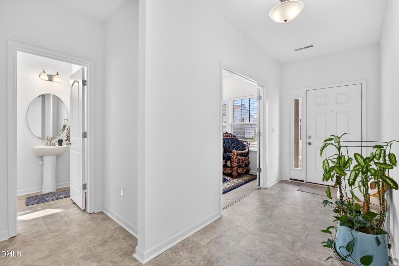 54 Horseshoe Pl - Photo 5 of 28