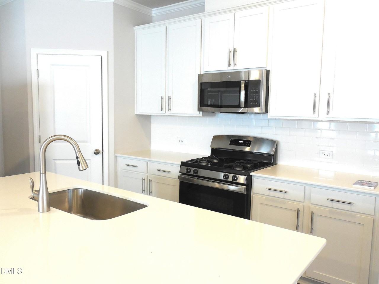 1003 Sora Way - Photo 4 of 22