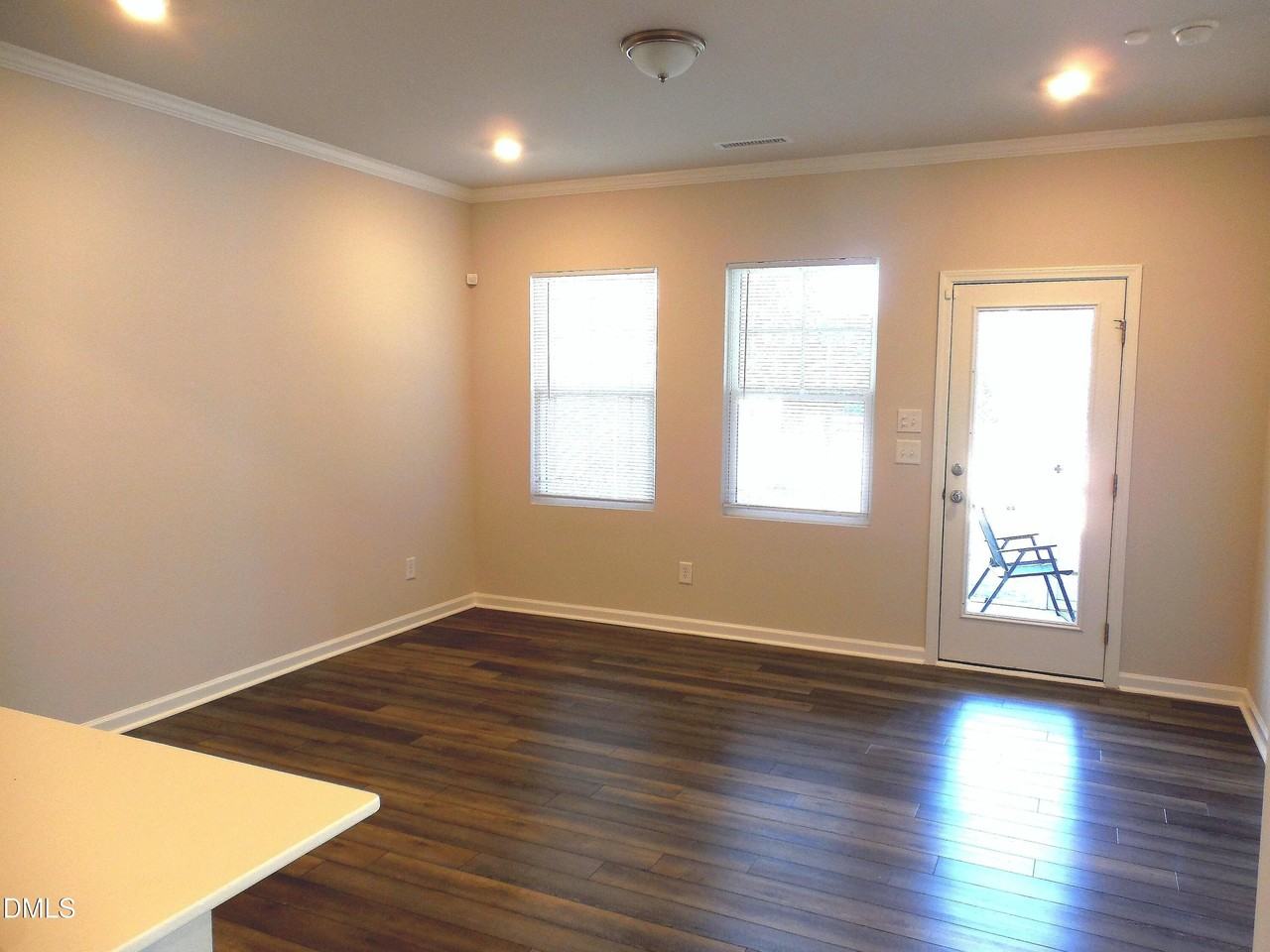1003 Sora Way - Photo 5 of 22