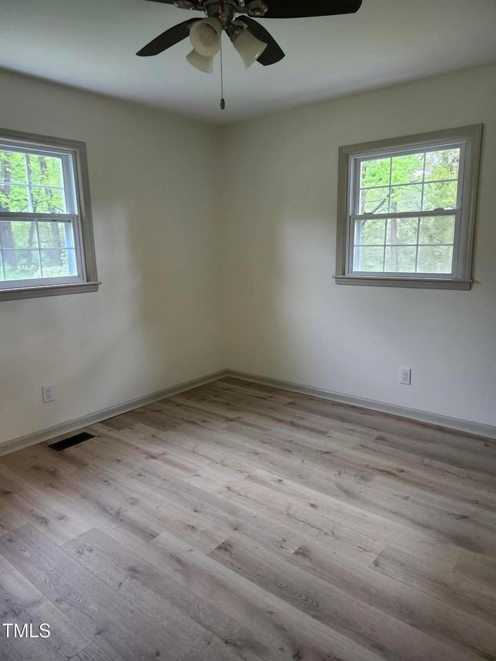 2546 Ardsley Dr - Photo 4 of 11