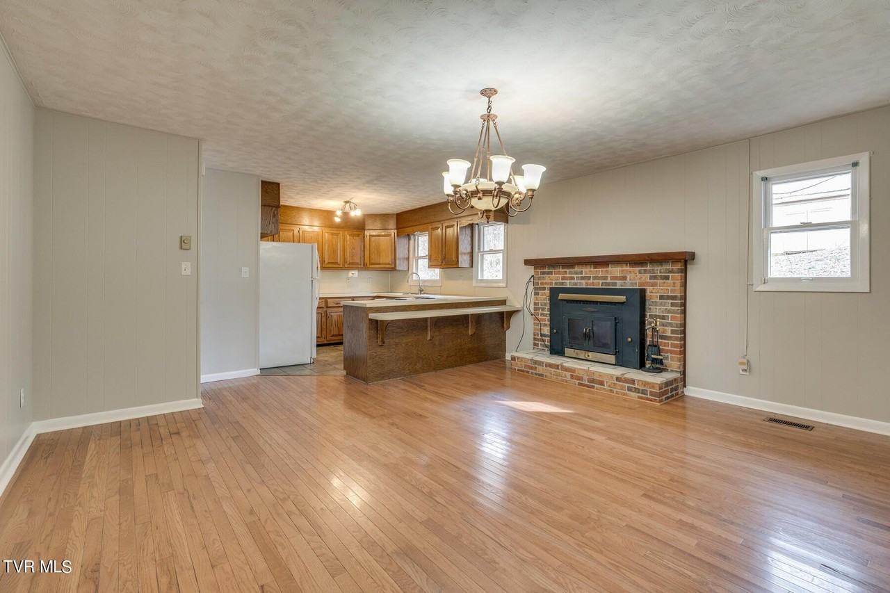 4637 Woodcliff Dr - Photo 4 of 23