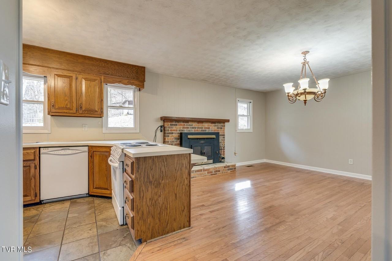 4637 Woodcliff Dr - Photo 5 of 23