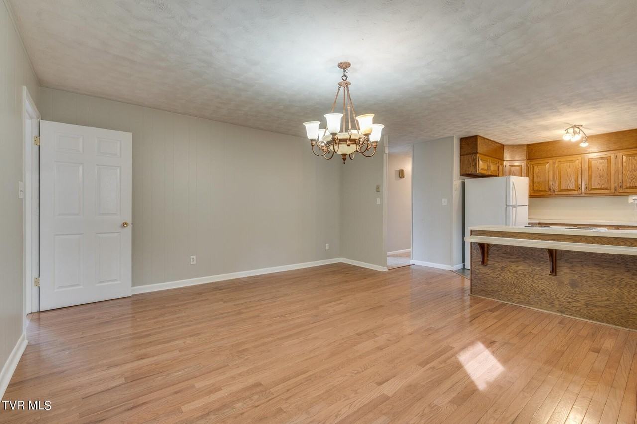 4637 Woodcliff Dr - Photo 6 of 23