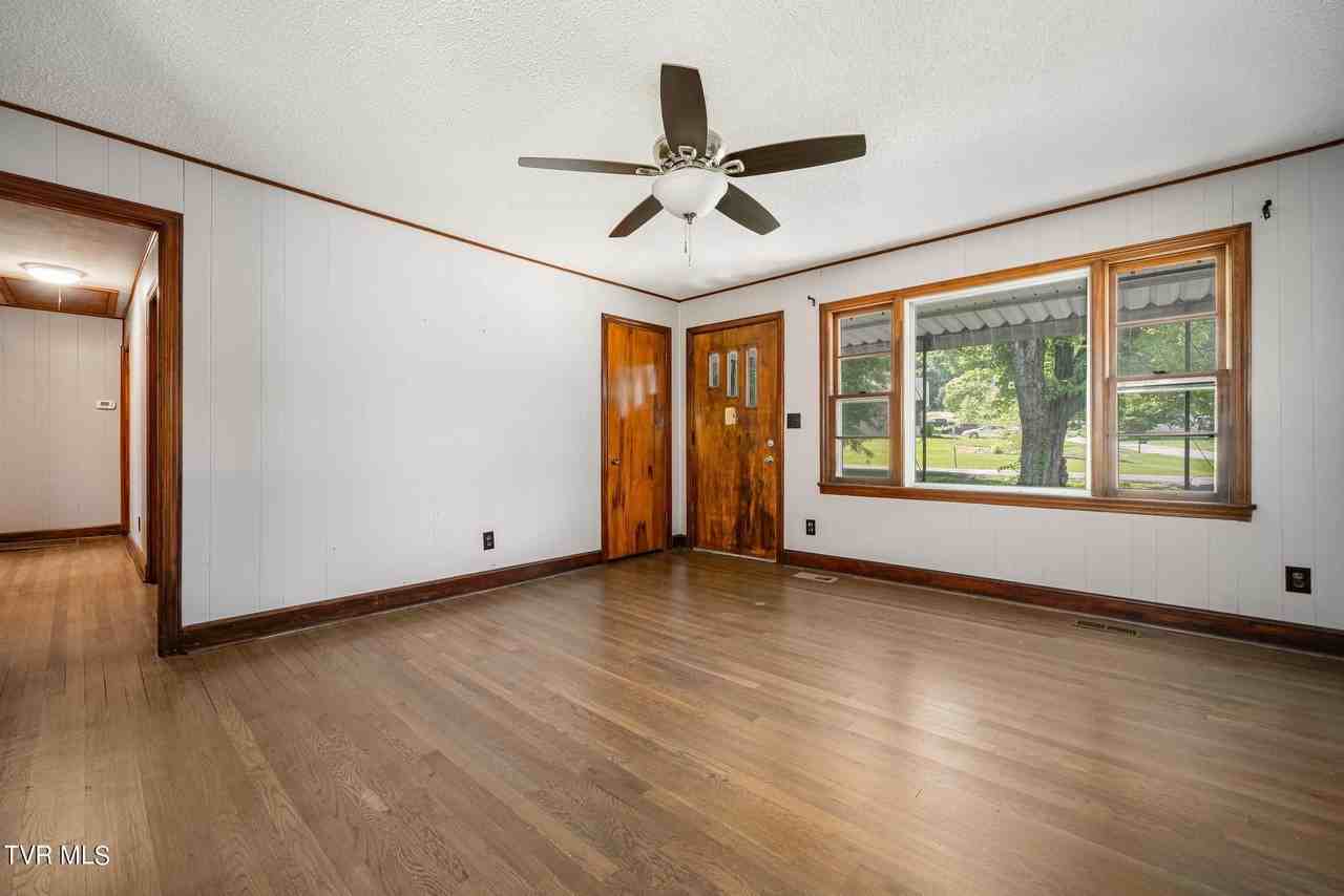 422 Gap Creek Rd - Photo 6 of 26