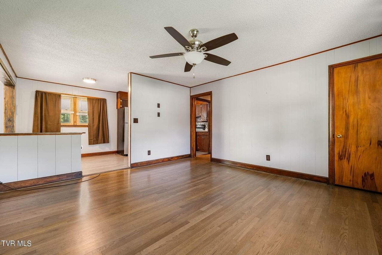 422 Gap Creek Rd - Photo 7 of 26