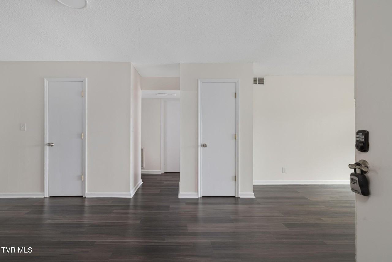107 Angeline Dr #5 - Photo 4 of 32
