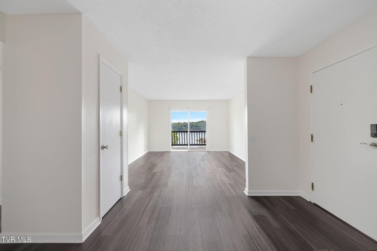 107 Angeline Dr #5 - Photo 5 of 32