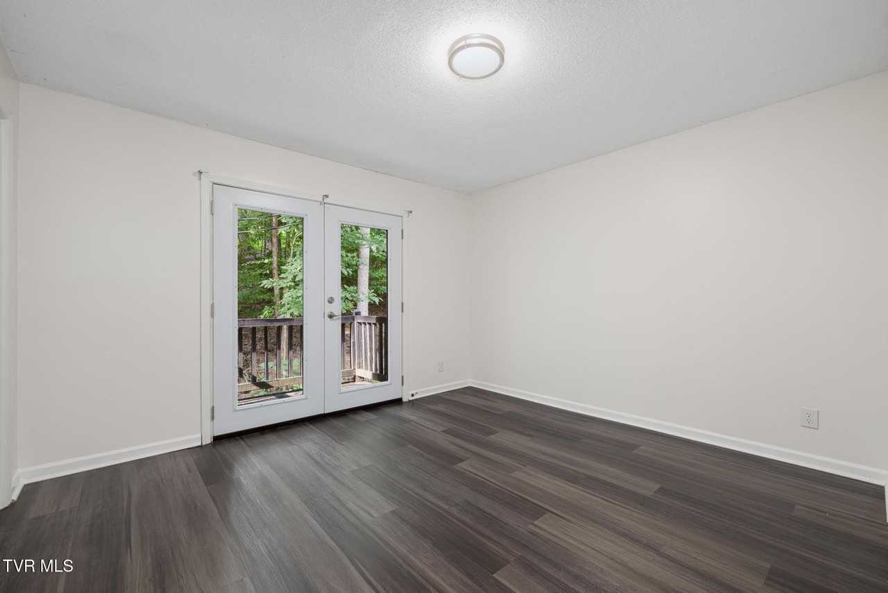 107 Angeline Dr #5 - Photo 6 of 32