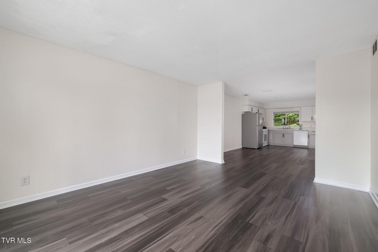 107 Angeline Dr #5 - Photo 7 of 32