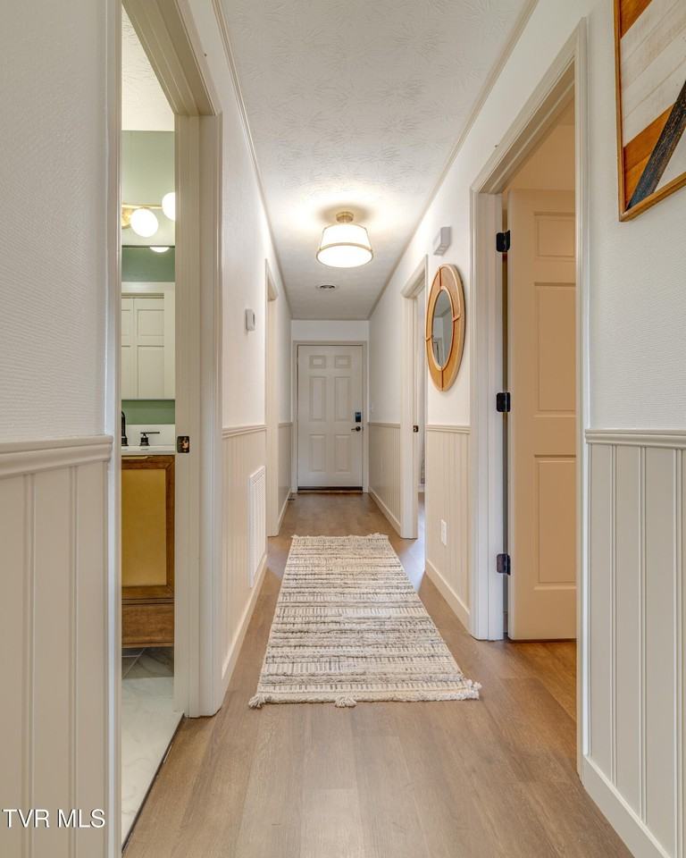 109 Mayfield Dr #2 - Photo 5 of 32