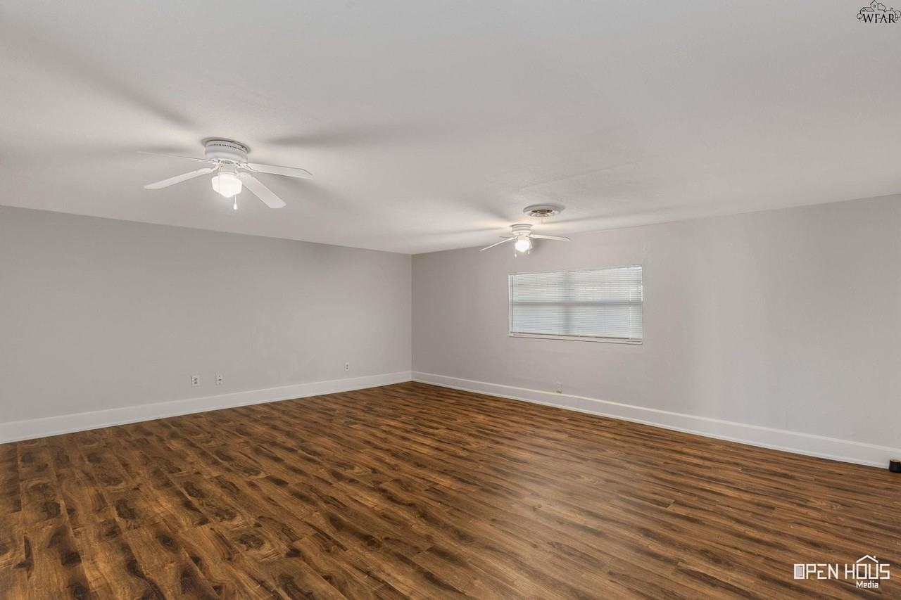 1604 Parkdale Dr - Photo 5 of 32