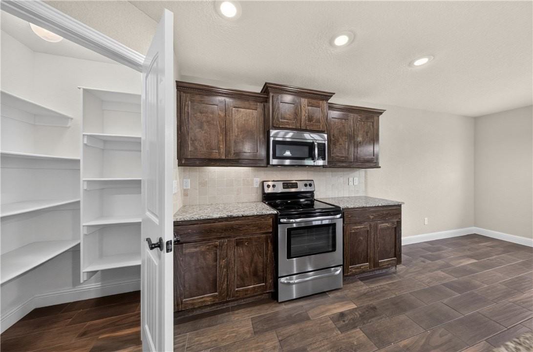 1130 Coventry Ln - Photo 2 of 25
