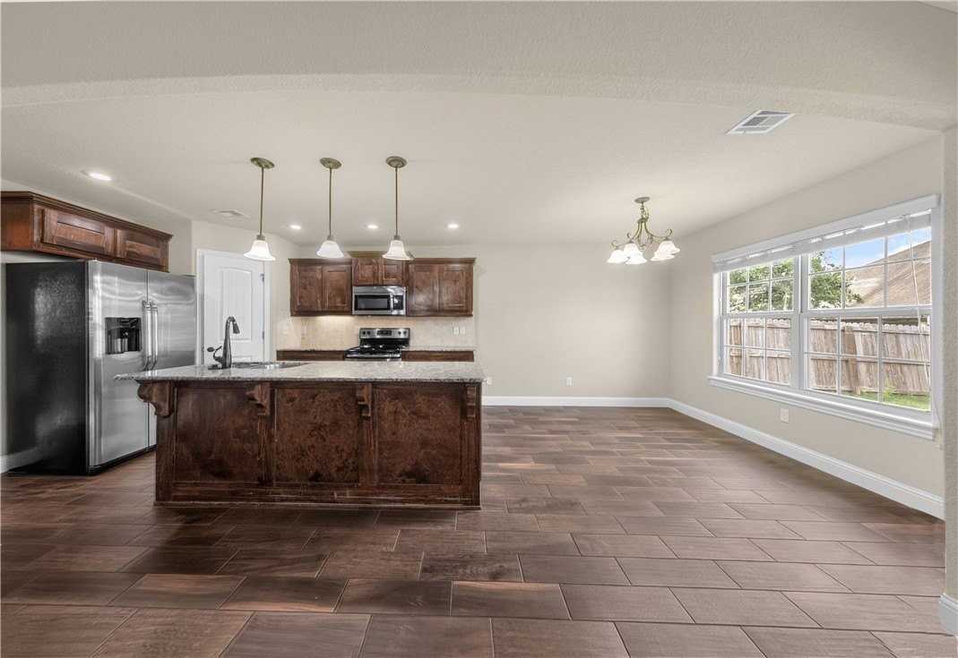 1130 Coventry Ln - Photo 5 of 25
