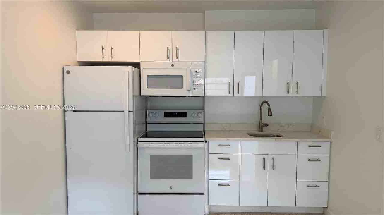 612 Nw 43rd Ct ##0 - Photo 3 of 14