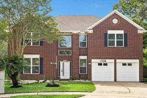 featured image of 1306 Hunter Wood Dr