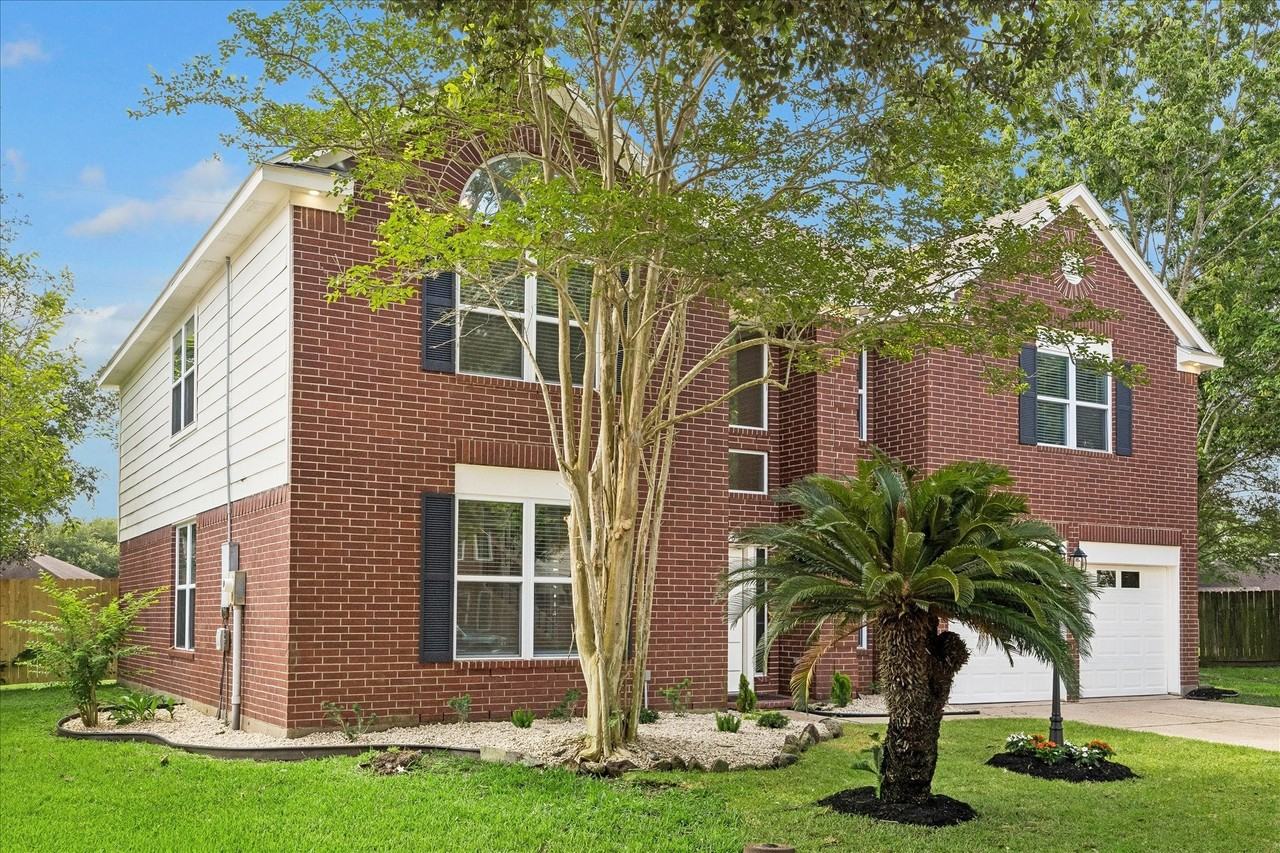 1306 Hunter Wood Dr - Photo 2 of 44