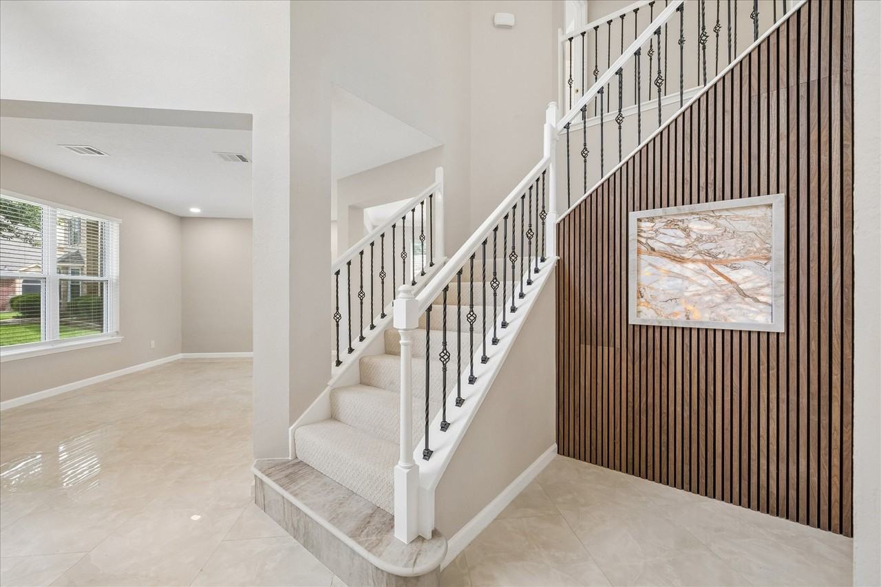 1306 Hunter Wood Dr - Photo 5 of 44