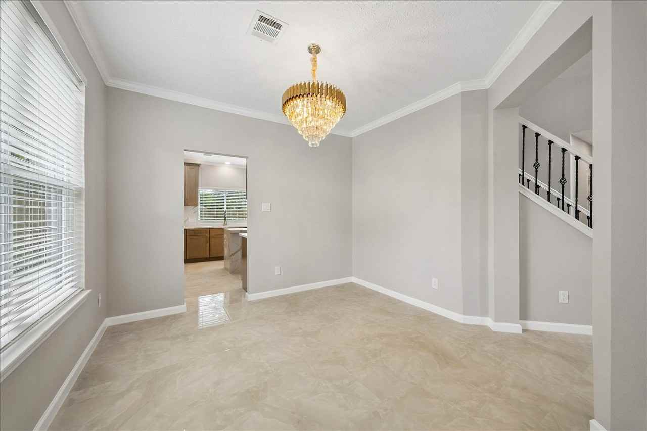 1306 Hunter Wood Dr - Photo 6 of 44