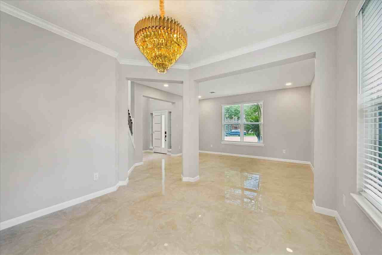 1306 Hunter Wood Dr - Photo 7 of 44