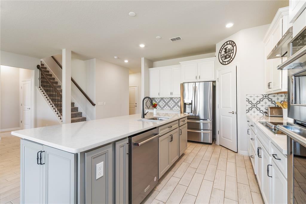2710 Forestdale St - Photo 4 of 36