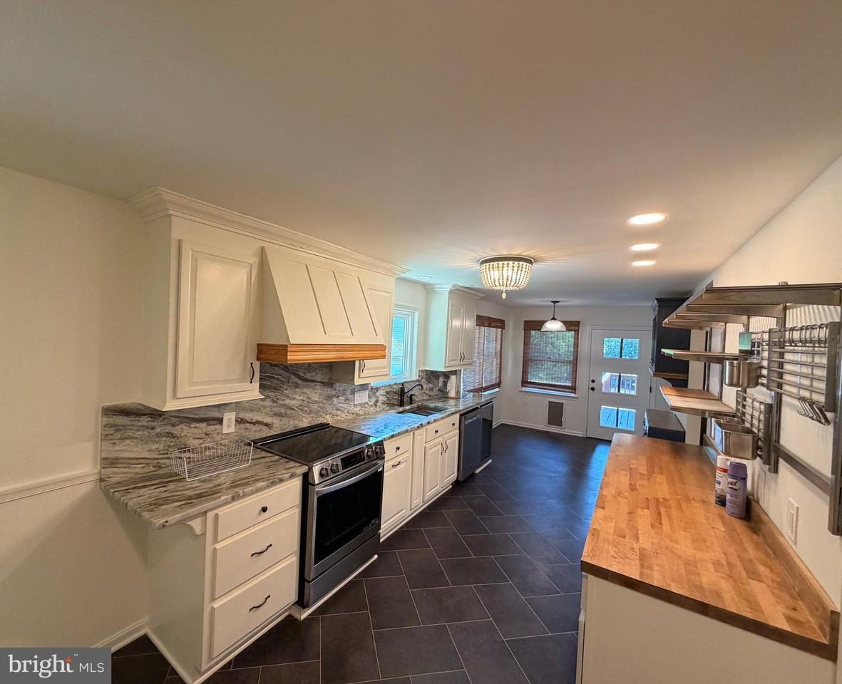 1214 Eastover Pkwy - Photo 5 of 42
