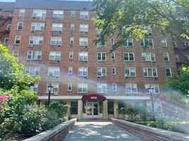 featured image of 1 Sadore Ln Apt 2w