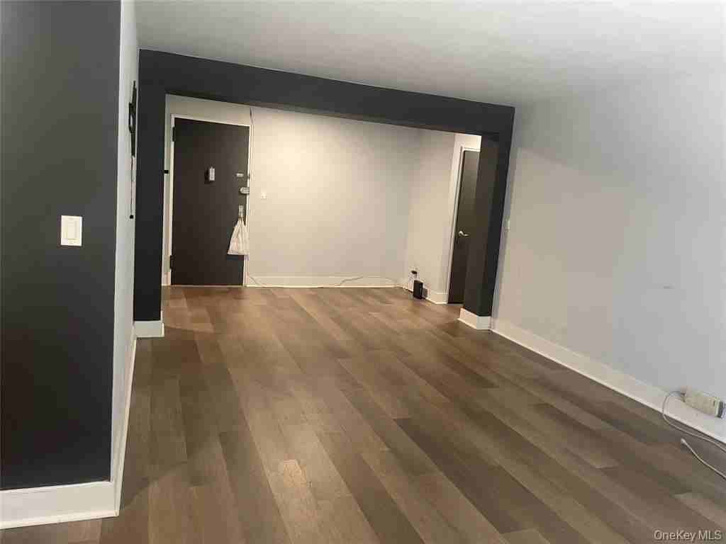 1 Sadore Ln Apt 2w - Photo 4 of 17