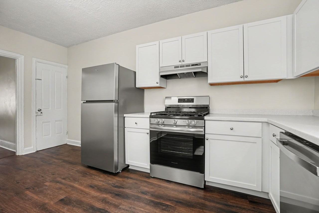 153 Cedar St - Photo 3 of 20