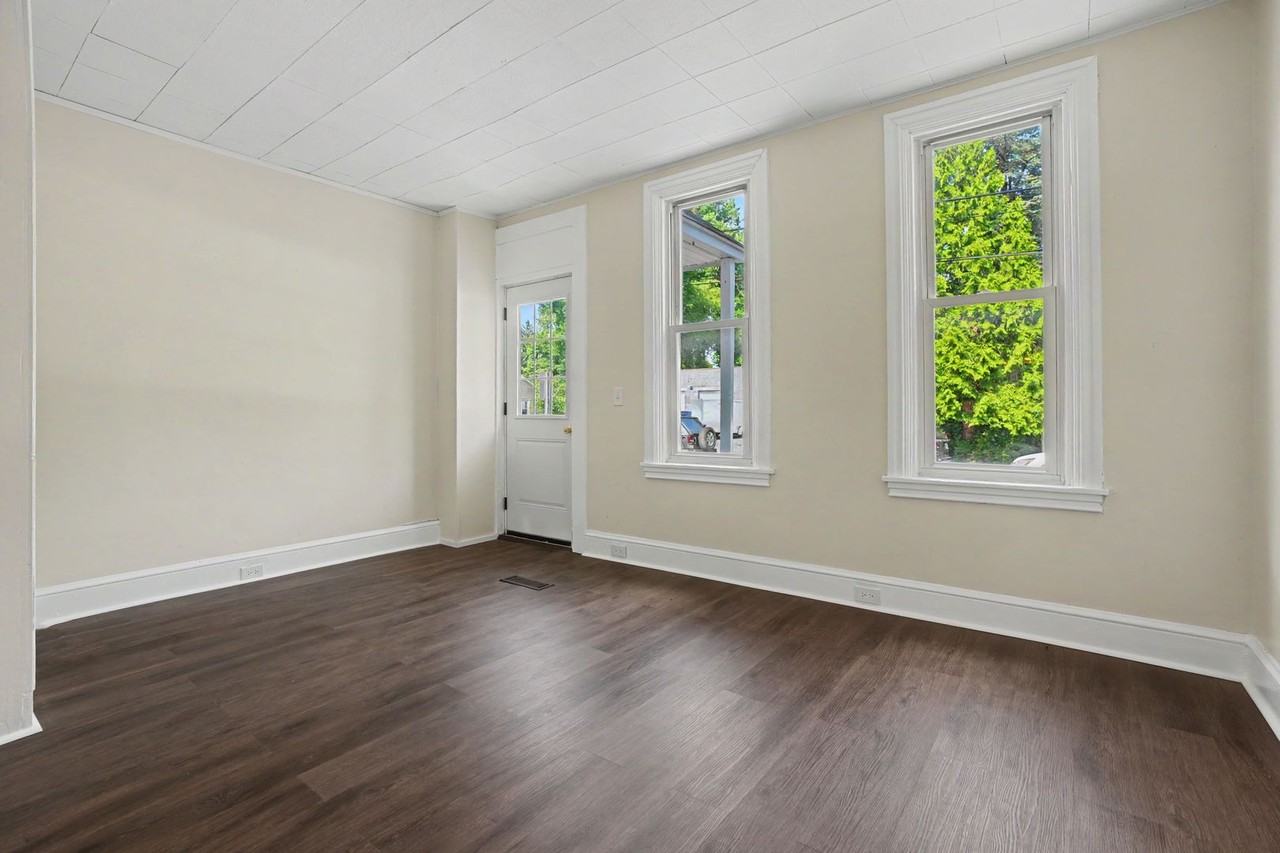 153 Cedar St - Photo 5 of 20