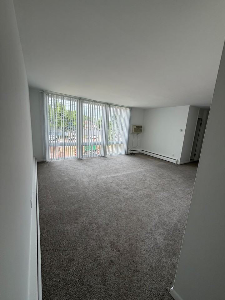 24901 Jefferson Ave - Photo 2 of 9