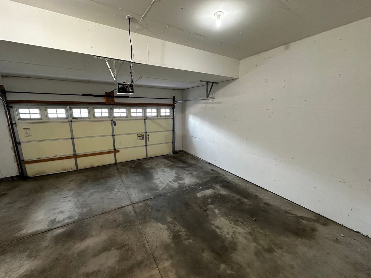 5793 Mount Curve Blvd - Photo 5 of 30