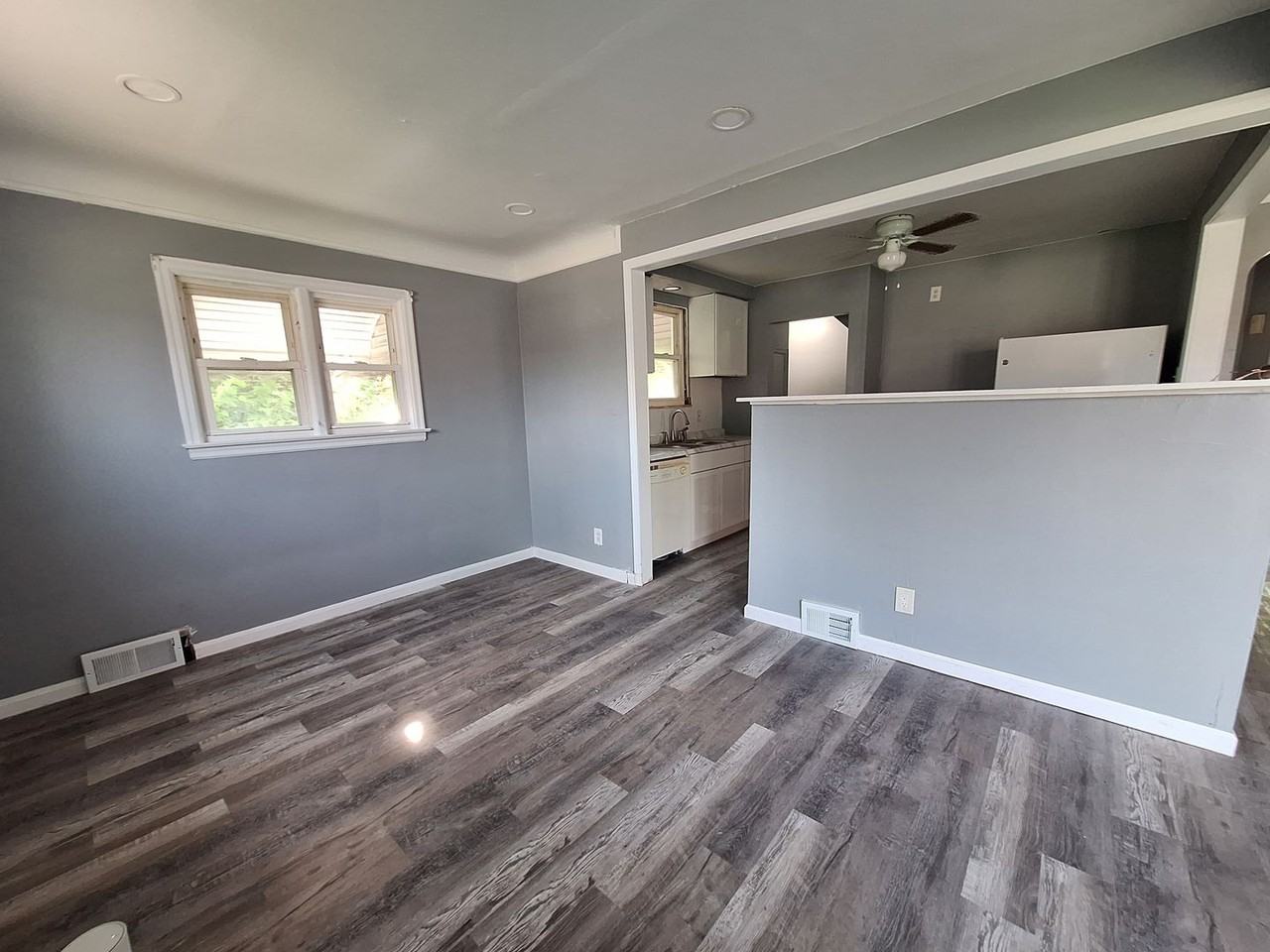 11785 Nashville St - Photo 3 of 24