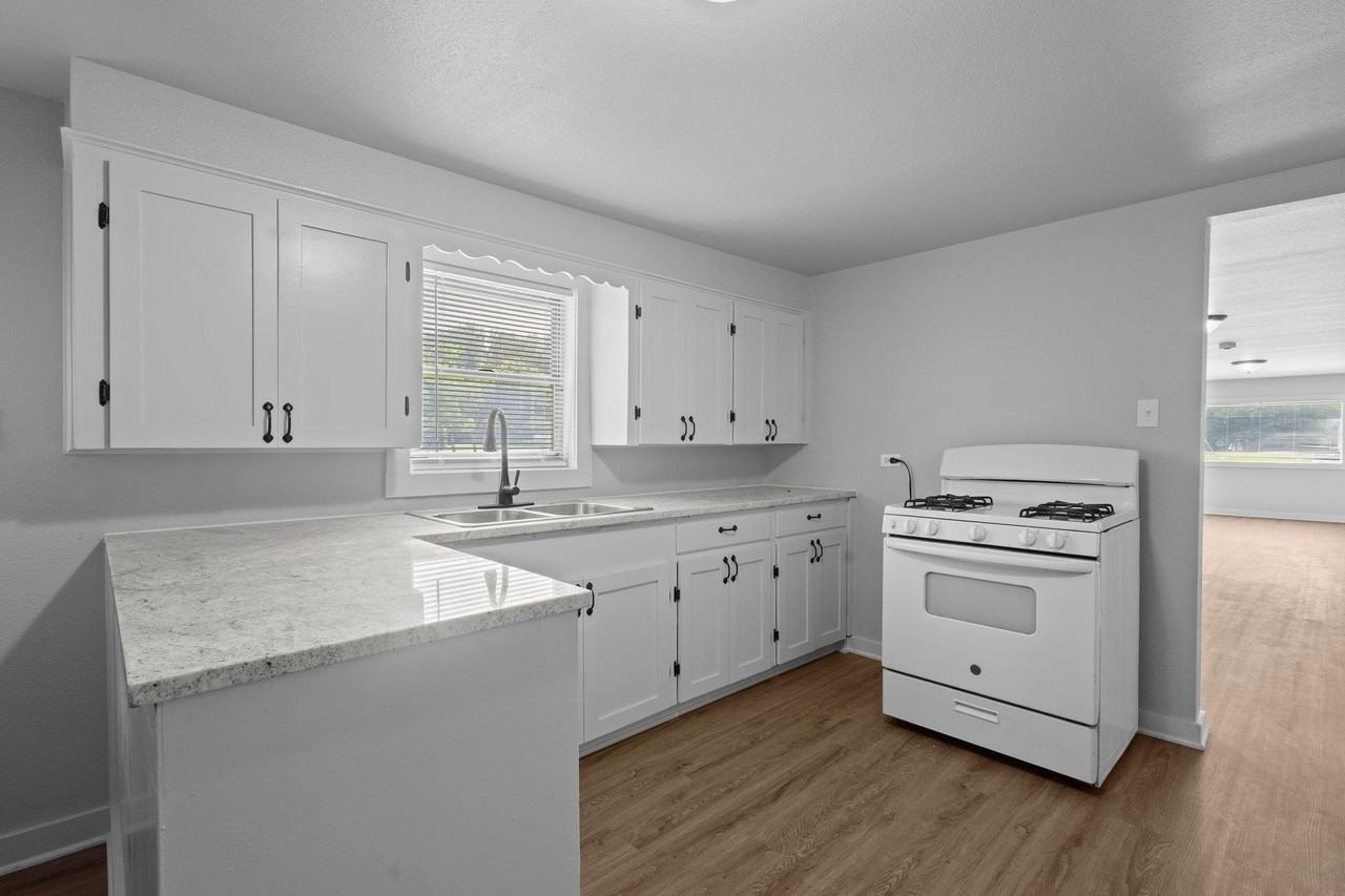 655 N 2nd St #1 - Photo 4 of 20