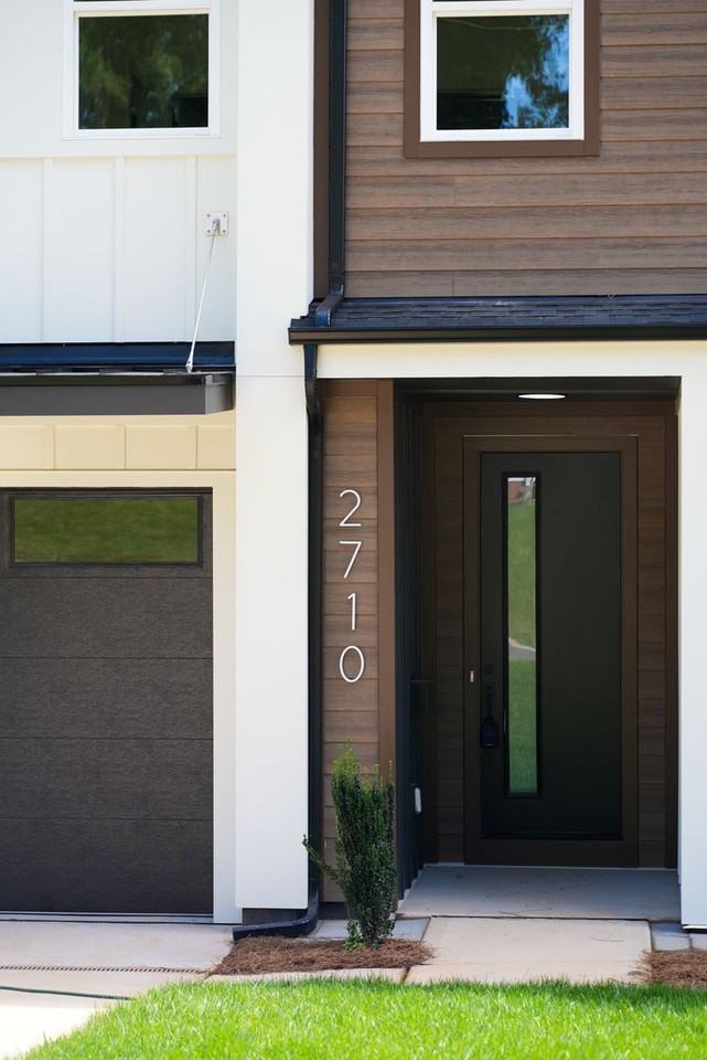2706 Coronet Way - Photo 3 of 50