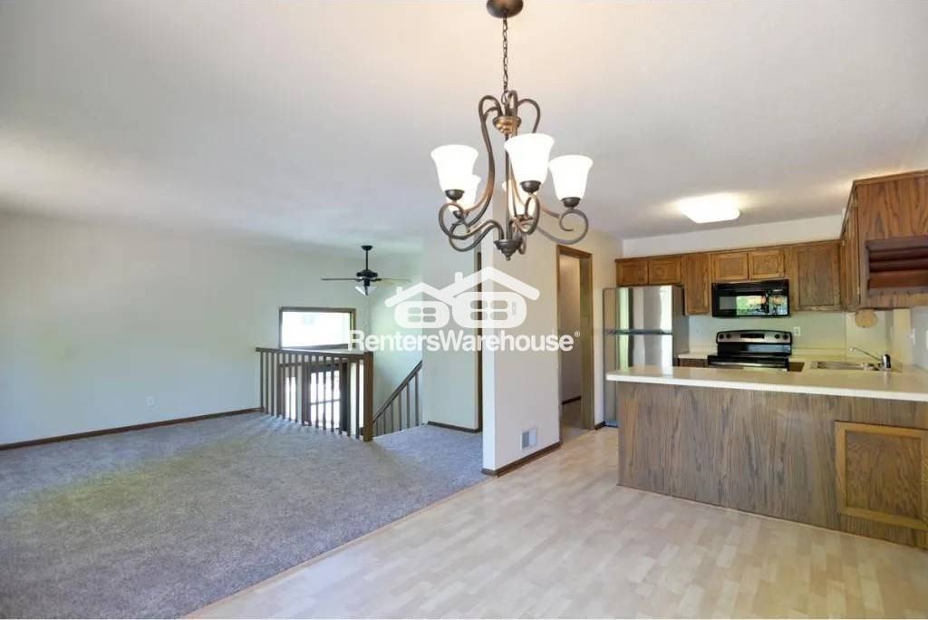 2323 Amberwood Dr - Photo 3 of 23