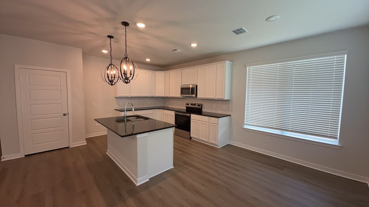 5109 Pollack Ln - Photo 5 of 28