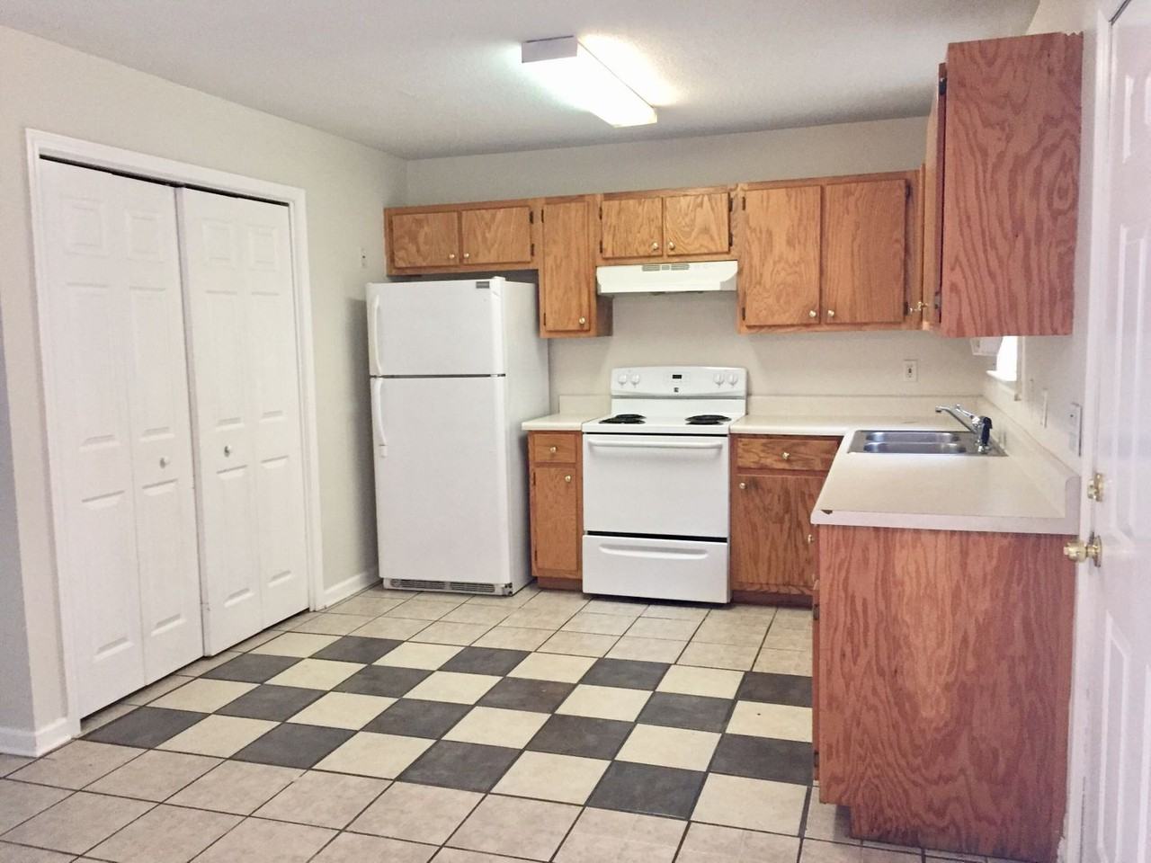 24 Dodd Blvd Se #C - Photo 2 of 16