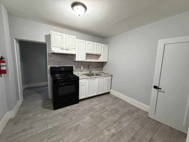 708 E Madison St #1 - Photo 3 of 11