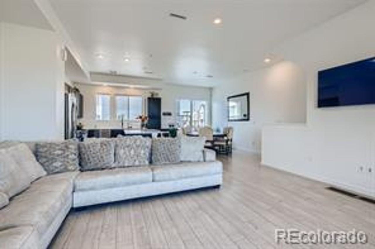 1681 W 67th Cir - Photo 4 of 26