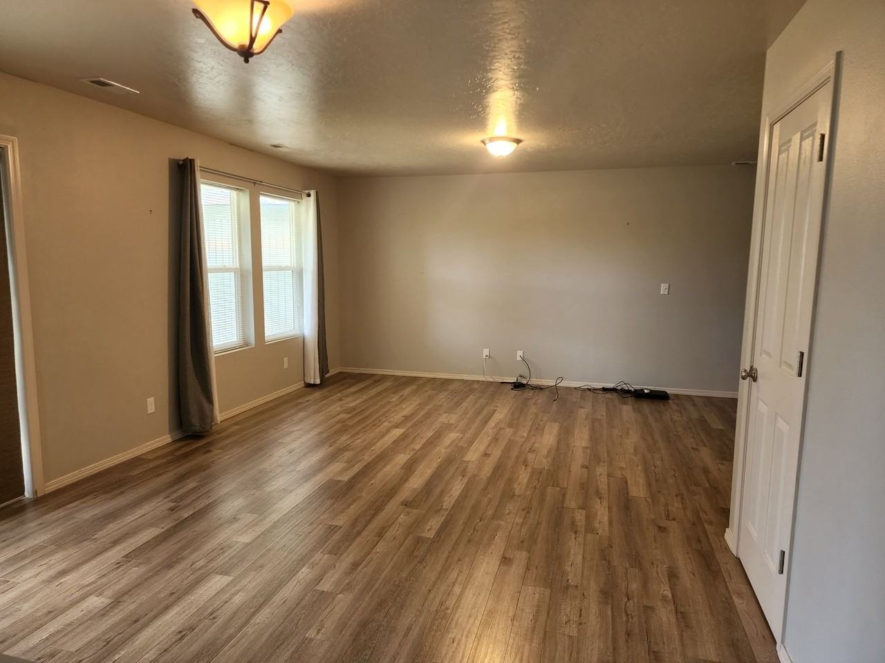 10001 W Irving St - Photo 5 of 20