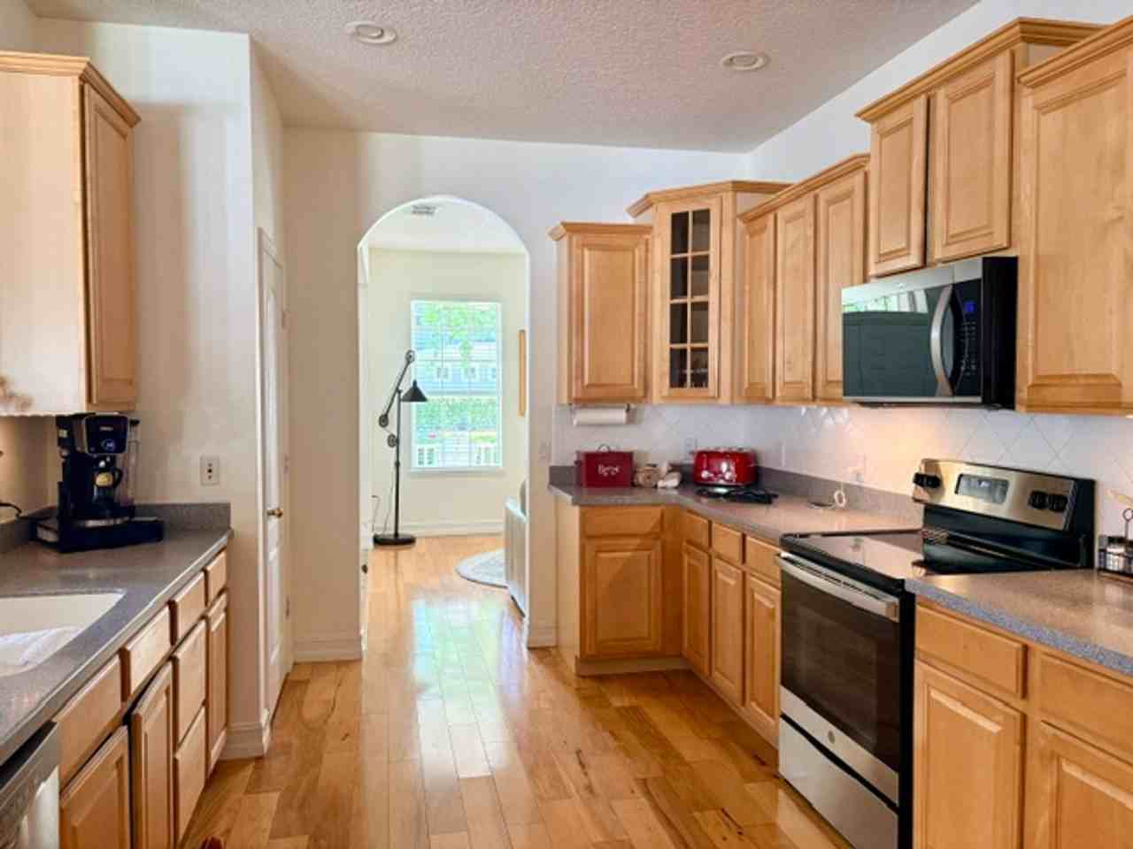 7001 Beargrass Rd - Photo 4 of 21